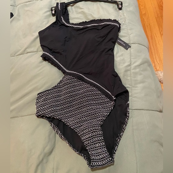 Ambrielle Tie Dye One Piece Size XL